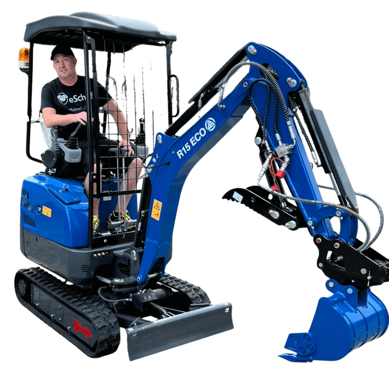 Geschäftsführer von RIPPA Baumaschinen auf einem R15 ECO Minibagger
